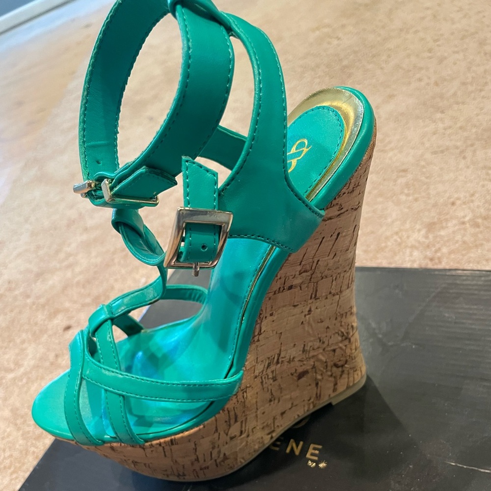 BRAND NEW wedge sandal